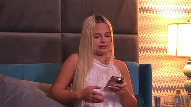 YssabelFox online show from October 12, 2025, 3:16 am