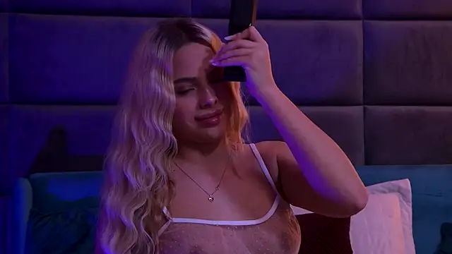 YssabelFox online show from November 7, 2025, 3:56 pm