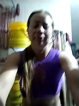 LaraCaliente online show from October 6, 2025, 9:07 am