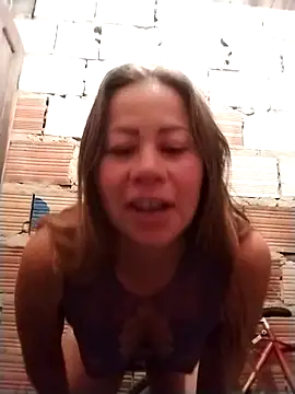 LaraCaliente online show from October 7, 2025, 7:05 am