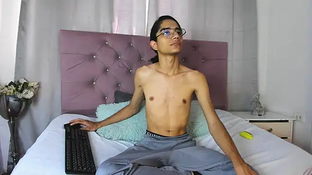 Snapshot of EthanBlackwoodd chatting on October 16, 2025, 7:59 pm EthanBlackwoodd online show from October 16, 2025, 7:59 pm