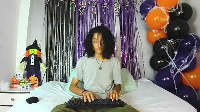 Snapshot of EthanBlackwoodd chatting on October 26, 2025, 10:36 pm EthanBlackwoodd online show from October 26, 2025, 10:36 pm