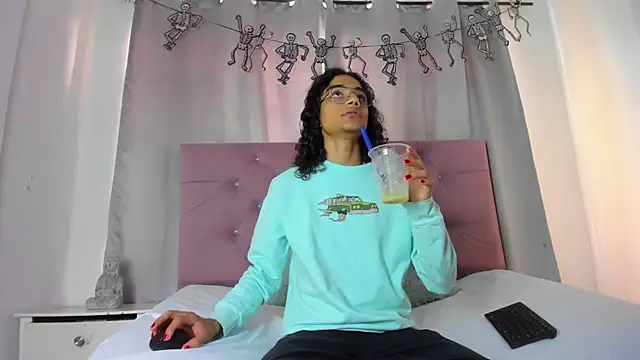 Snapshot of EthanBlackwoodd chatting on November 9, 2025, 7:56 pm EthanBlackwoodd online show from November 9, 2025, 7:56 pm