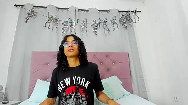 Snapshot of EthanBlackwoodd chatting on November 23, 2025, 9:03 pm EthanBlackwoodd online show from November 23, 2025, 9:03 pm