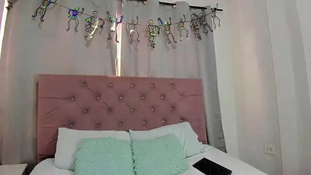 Snapshot of EthanBlackwoodd chatting on December 5, 2025, 7:43 pm EthanBlackwoodd online show from December 5, 2025, 7:43 pm