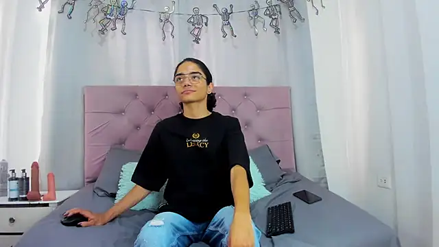 Snapshot of EthanBlackwoodd chatting on December 15, 2025, 8:02 pm EthanBlackwoodd online show from December 15, 2025, 8:02 pm