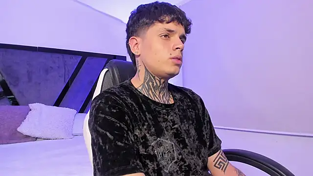 Declan-Fox online show from September 17, 2025, 3:41 am