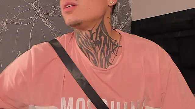 Declan-Fox online show from November 19, 2025, 4:34 am