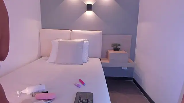 selena monroy online show from November 7, 2025, 11:21 am