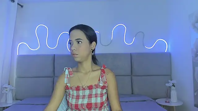 Snapshot of Anntonellaa chatting on November 1, 2025, 12:18 pm Anntonellaa online show from November 1, 2025, 12:18 pm