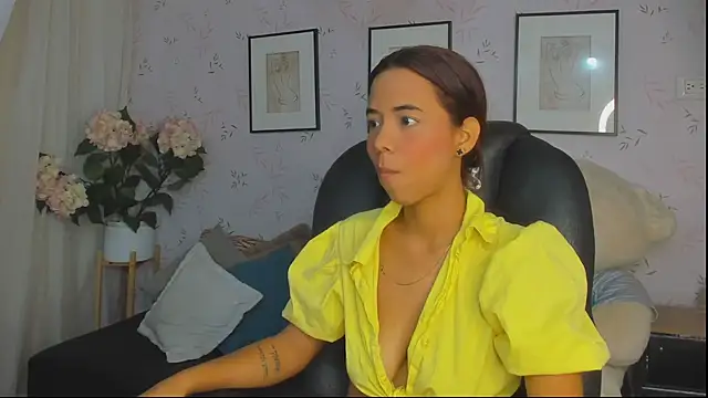 Snapshot of Anntonellaa chatting on November 14, 2025, 12:26 pm Anntonellaa online show from November 14, 2025, 12:26 pm