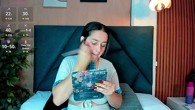 VictoriaHarriss online show from December 18, 2025, 12:33 pm