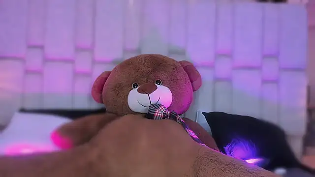 Snapshot of _GigiDoll_ chatting on October 17, 2025, 11:57 am GigiDoll online show from October 17, 2025, 11:57 am