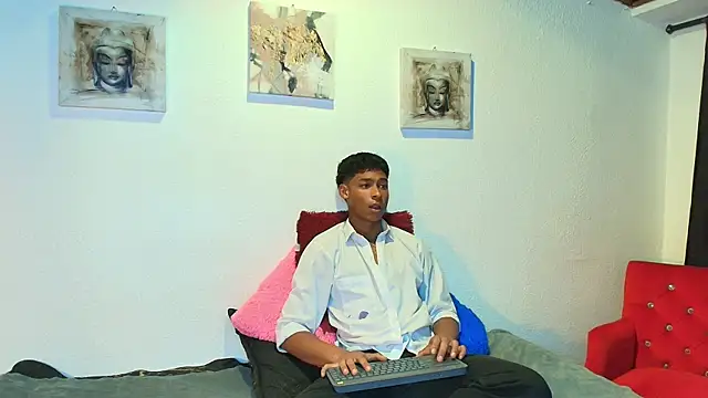 Snapshot of CoffeNaughty_nom chatting on September 17, 2025, 4:36 am CoffeNaughty nom online show from September 17, 2025, 4:36 am