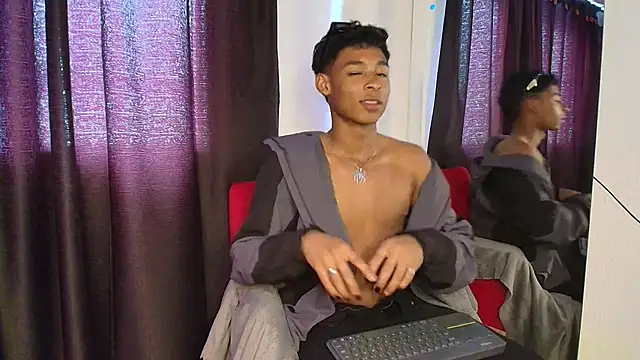 Snapshot of CoffeNaughty_nom chatting on September 21, 2025, 1:57 pm CoffeNaughty nom online show from September 21, 2025, 1:57 pm