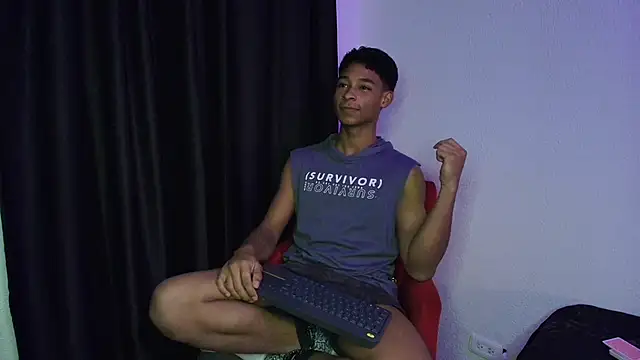 Snapshot of CoffeNaughty_nom chatting on September 30, 2025, 3:33 am CoffeNaughty nom online show from September 30, 2025, 3:33 am