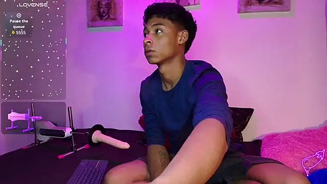 Snapshot of CoffeNaughty_nom chatting on October 4, 2025, 3:37 am CoffeNaughty nom online show from October 4, 2025, 3:37 am