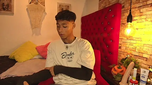 Snapshot of CoffeNaughty_nom chatting on October 23, 2025, 4:12 am CoffeNaughty nom online show from October 23, 2025, 4:12 am