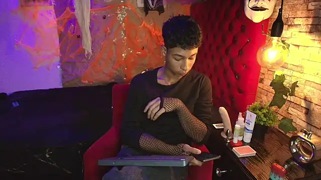 Snapshot of CoffeNaughty_nom chatting on November 4, 2025, 3:49 am CoffeNaughty nom online show from November 4, 2025, 3:49 am