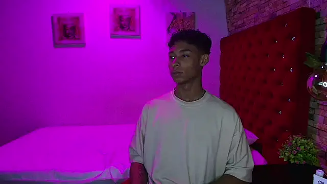 Snapshot of CoffeNaughty_nom chatting on November 11, 2025, 4:12 am CoffeNaughty nom online show from November 11, 2025, 4:12 am