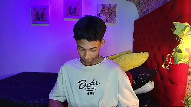 Snapshot of CoffeNaughty_nom chatting on November 15, 2025, 4:58 pm CoffeNaughty nom online show from November 15, 2025, 4:58 pm