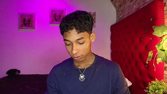 Snapshot of CoffeNaughty_nom chatting on November 21, 2025, 3:38 am CoffeNaughty nom online show from November 21, 2025, 3:38 am