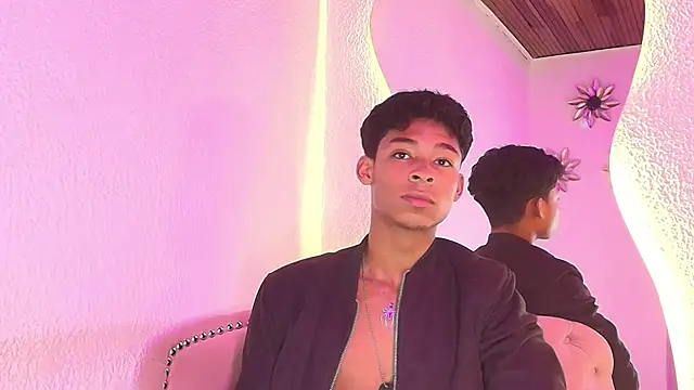 Snapshot of CoffeNaughty_nom chatting on December 5, 2025, 4:43 am CoffeNaughty nom online show from December 5, 2025, 4:43 am