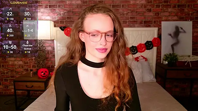 Snapshot of SallyPinkman chatting on October 19, 2025, 9:10 am SallyPinkman online show from October 19, 2025, 9:10 am