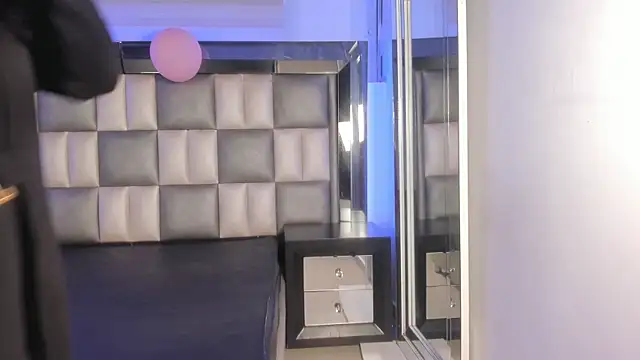 abbiecollins js online show from November 26, 2025, 3:29 am