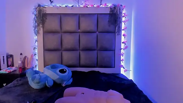 Snapshot of abbiecollins_js chatting on February 13, 2026, 4:30 am abbiecollins js online show from February 13, 2026, 4:30 am