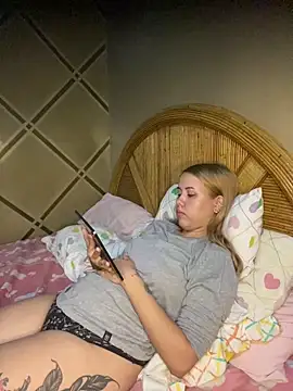 coupleyys online show from May 21, 2026, 8:05 pm