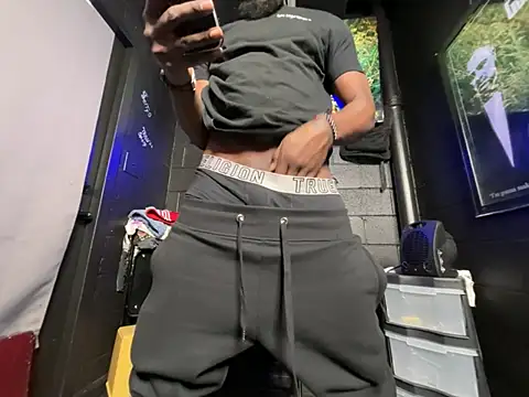 Snapshot of nymphoandthebeast69 chatting on February 6, 2026, 12:04 am nymphoandthebeast69 online show from February 6, 2026, 12:04 am