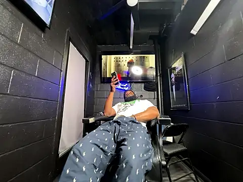 Snapshot of nymphoandthebeast69 chatting on February 10, 2026, 6:50 am nymphoandthebeast69 online show from February 10, 2026, 6:50 am