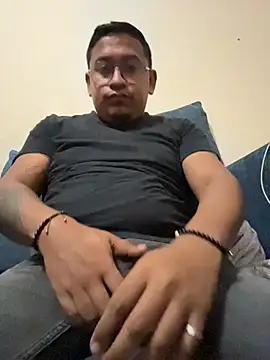 Snapshot of dannybs05 chatting on November 14, 2025, 6:01 am dannybs05 online show from November 14, 2025, 6:01 am