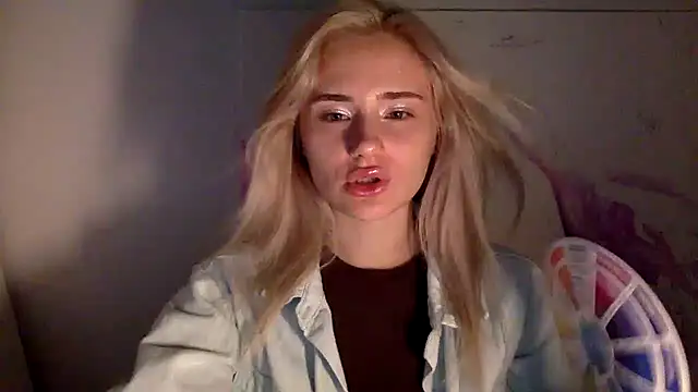 Snapshot of Rosvann chatting on October 15, 2025, 6:08 pm Rosvann online show from October 15, 2025, 6:08 pm