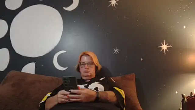 Snapshot of ReneeReigns chatting on September 18, 2025, 2:02 am ReneeReigns online show from September 18, 2025, 2:02 am