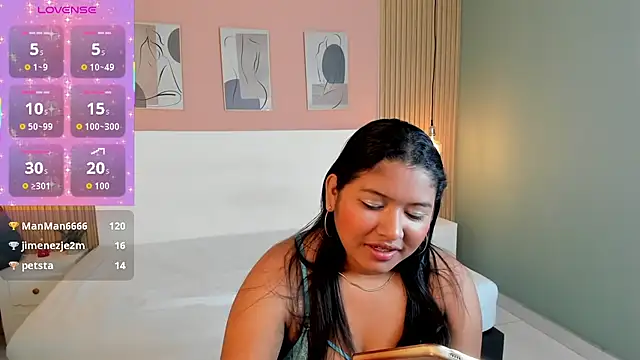 Snapshot of JulietEmber45 chatting on September 27, 2025, 11:48 am JulietEmber45 online show from September 27, 2025, 11:48 am