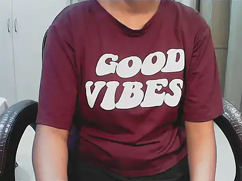 short girl  online show from September 29, 2025, 7:51 pm