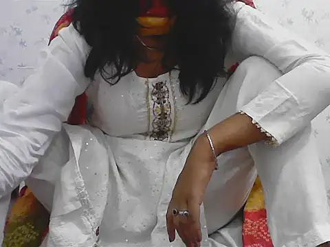 Snapshot of short_girl_ chatting on April 5, 2026, 11:35 pm short girl online show from April 5, 2026, 11:35 pm