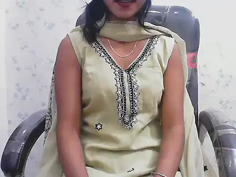 Snapshot of short_girl_ chatting on April 7, 2026, 3:12 pm short girl online show from April 7, 2026, 3:12 pm