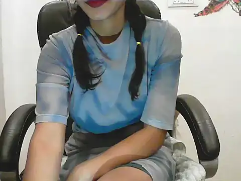 Snapshot of short_girl_ chatting on June 21, 2026, 4:42 pm short girl online show from June 21, 2026, 4:42 pm