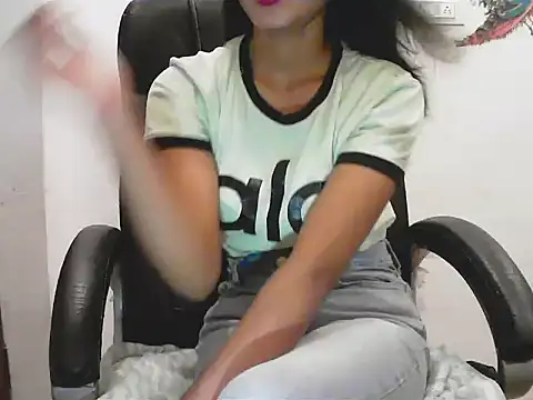 Snapshot of short_girl_ chatting on July 2, 2026, 4:57 pm short girl online show from July 2, 2026, 4:57 pm