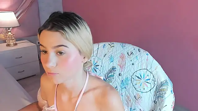 ChloeLaurentt online show from November 21, 2025, 2:49 pm