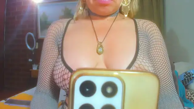 Snapshot of LatinaMature_ chatting on April 29, 2026, 4:27 am LatinaMature online show from April 29, 2026, 4:27 am