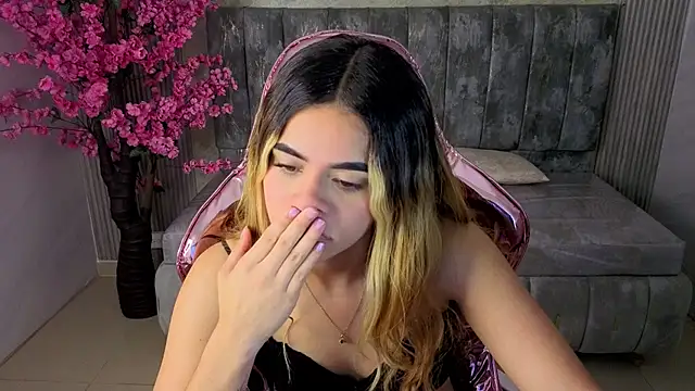 lilith4 s online show from October 23, 2025, 10:36 am