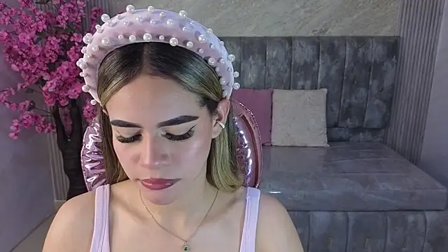 lilith4 s online show from November 4, 2025, 8:30 pm