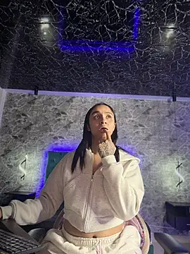 Isabella-Teen online show from February 8, 2026, 1:20 am