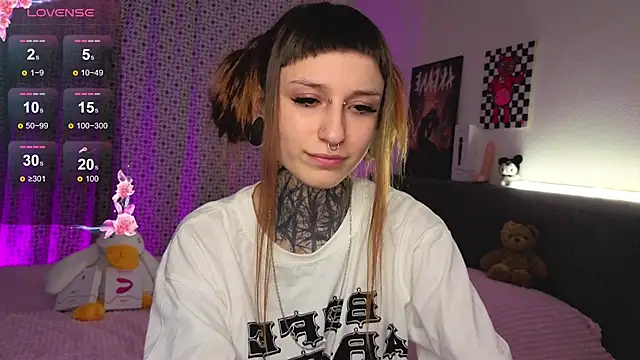 LilithPoison online show from October 29, 2025, 6:20 pm