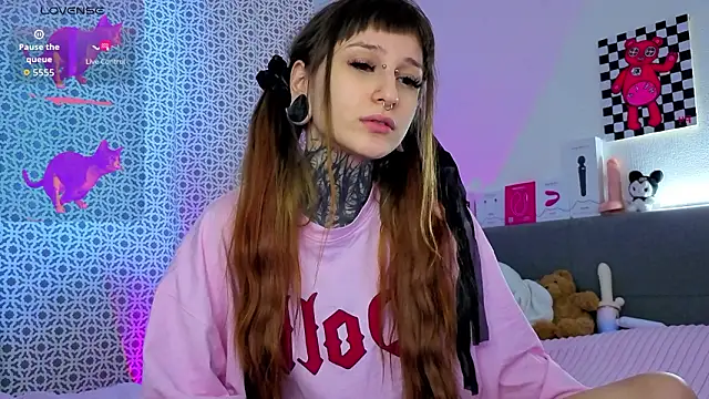 Snapshot of LilithPoison chatting on February 14, 2026, 6:21 am LilithPoison online show from February 14, 2026, 6:21 am