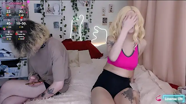 meow on da cam online show from November 17, 2025, 8:36 pm